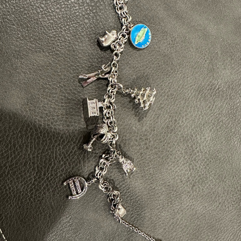 Sterling Silver Bracelet With 8 Charms 7.5 Inches